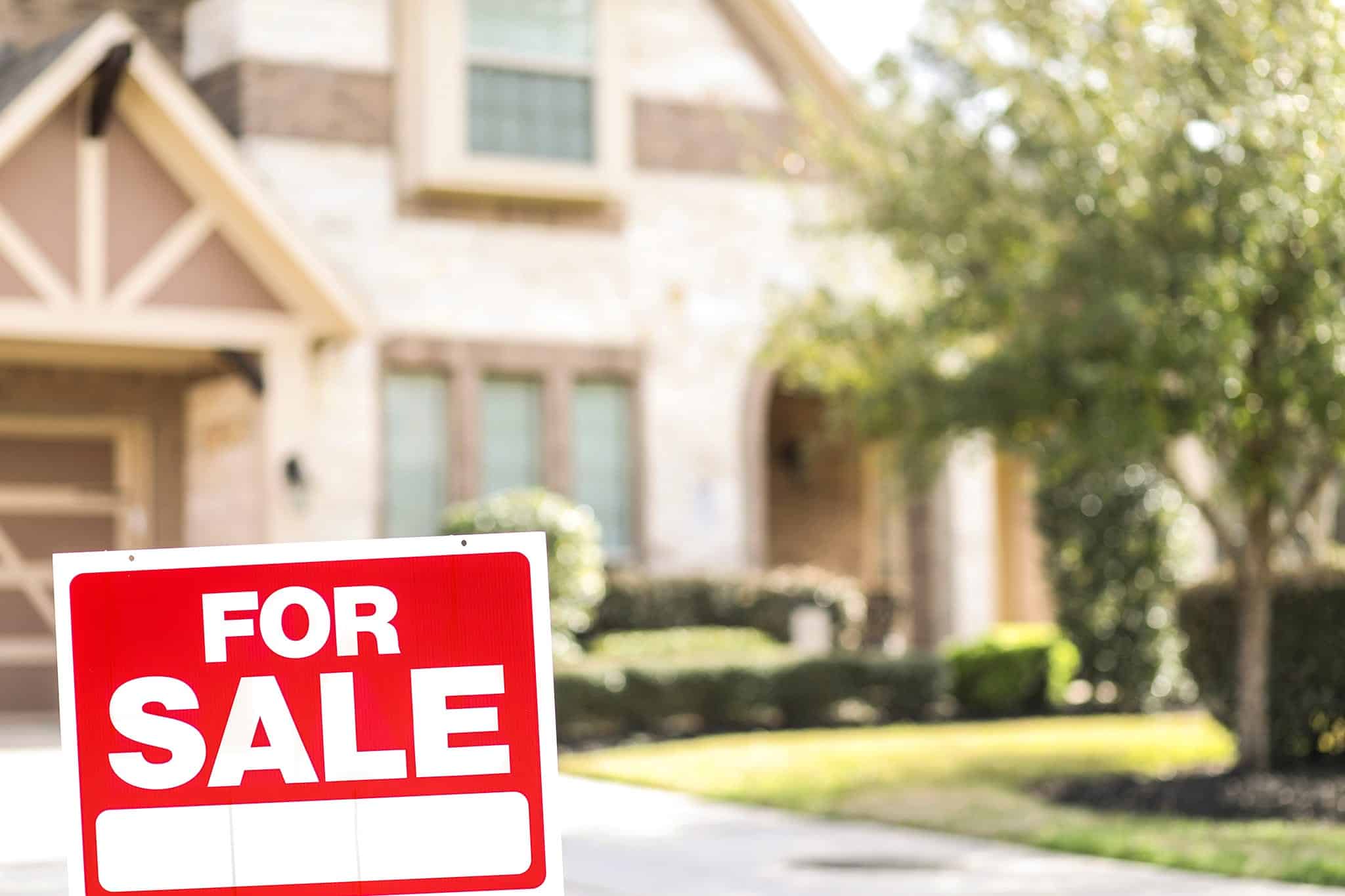 How to Sell a House to a Friend in Canada