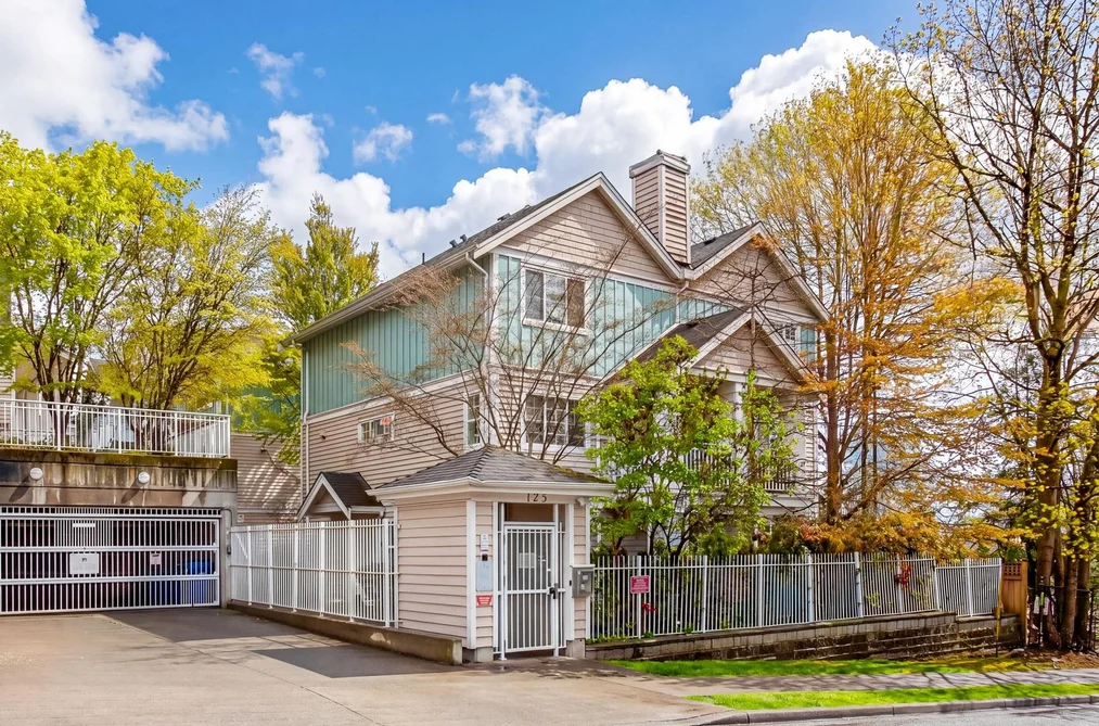 Townhouse for sale at 1 123 Seventh Street New Westminster British Columbia - MLS: R3111537