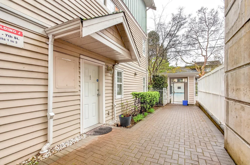1 123 SEVENTH STREET, New Westminster BC V3M 6Y2, New Westminster BC — Residential for Sale - Photo 2