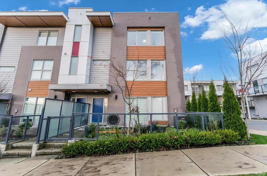 Townhouse for sale at 1 12585 104a Avenue Surrey British Columbia - MLS: R3073849