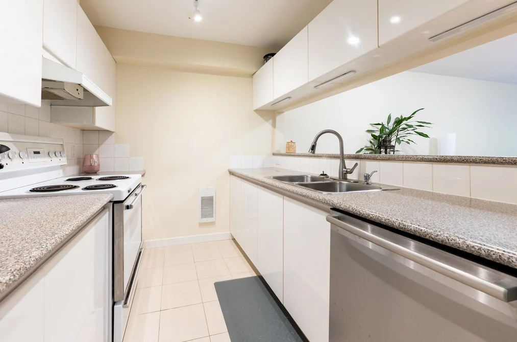 1 1386 W 6TH AVENUE, Vancouver BC V6H 1A7, Vancouver BC — Residential for Sale — Photo 11 of 32