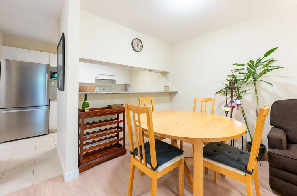 1 1386 W 6TH AVENUE, Vancouver BC V6H 1A7, Vancouver BC — Residential for Sale — Photo 8 of 32