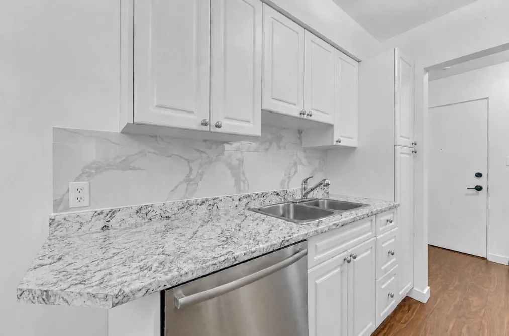 1 1420 CHESTERFIELD AVENUE, North Vancouver BC V7M 2N4, North Vancouver BC — Residential for Sale — Photo 6 of 16