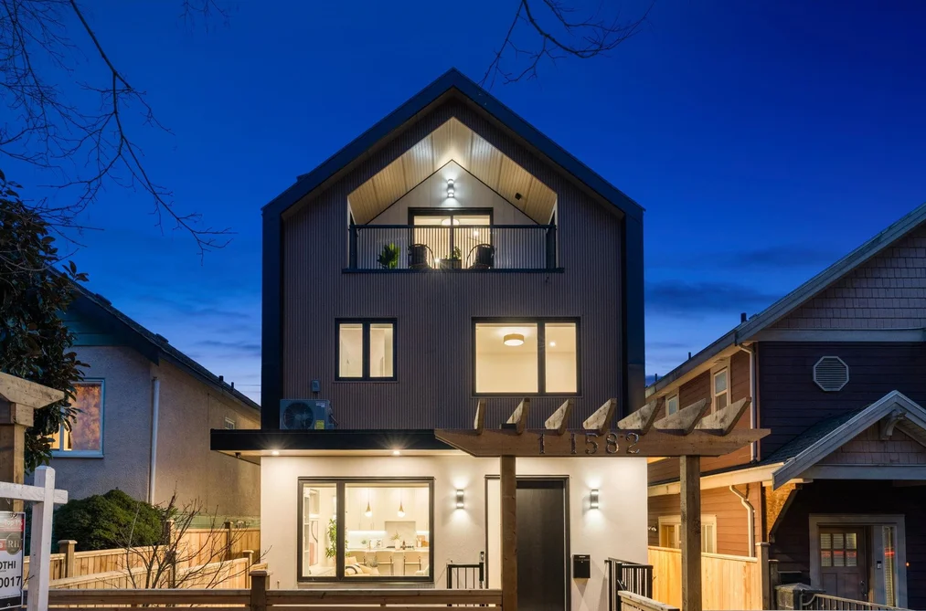Half Duplex for sale at 1 1582 E 2nd Avenue Vancouver British Columbia - MLS: R3159258