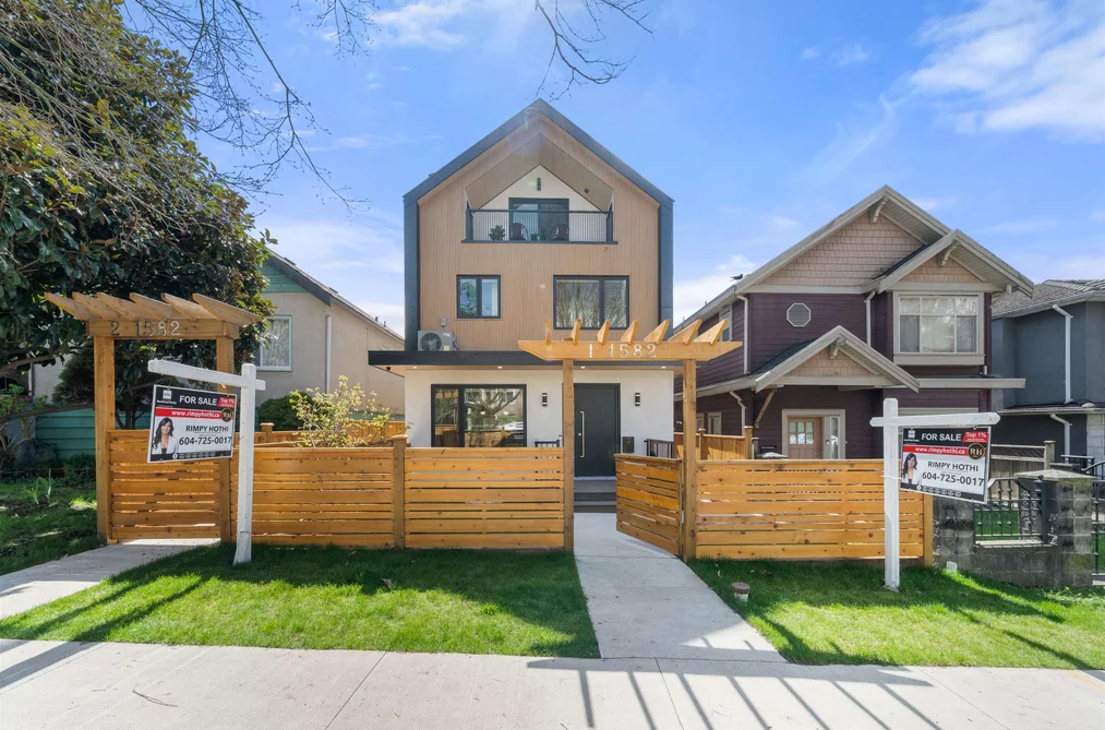Half Duplex for sale at 1 1582 E 2nd Avenue Vancouver British Columbia - MLS: R3104140