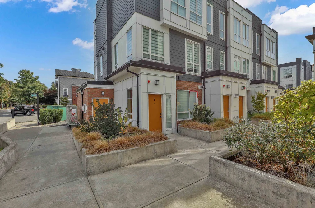 Condo for sale at 1 18850 72a Avenue Surrey British Columbia - MLS: R3166349