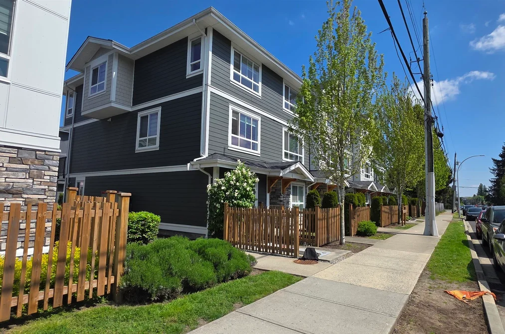 Condo for sale at 1 19753 55a Avenue Langley British Columbia - MLS: R3117564
