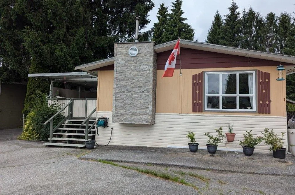 1 201 CAYER STREET, Coquitlam BC V3K 5A9, Coquitlam BC — Residential for Sale - Photo 2