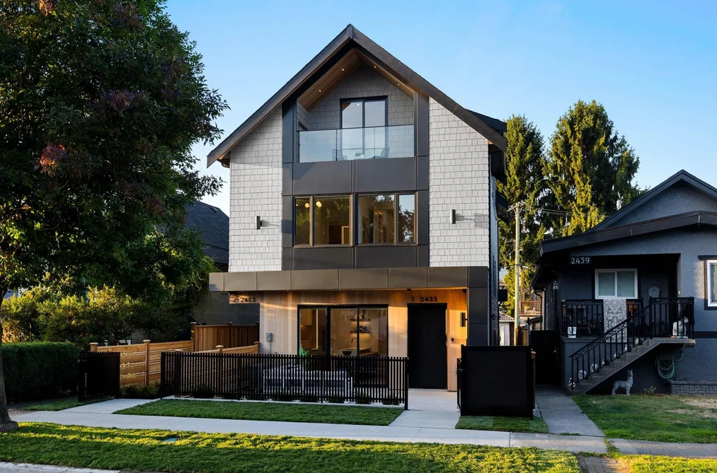 1 2435 NAPIER STREET, Vancouver BC V5K 2W2, Vancouver BC — Residential for Sale - Photo 2