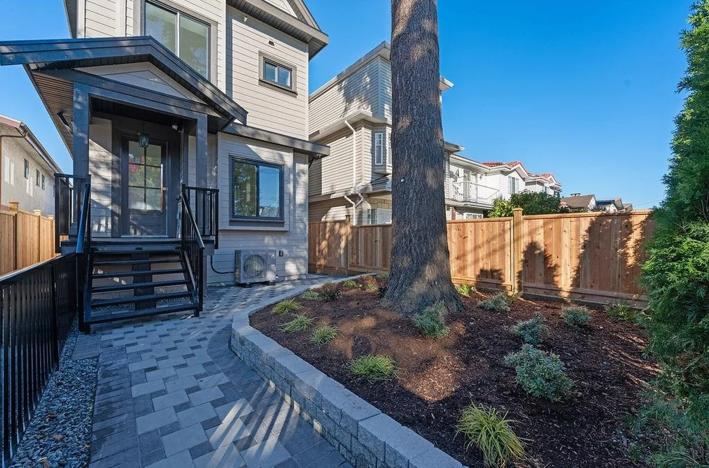 1 2447 E 41ST AVENUE, Vancouver BC V5R 2W2, Vancouver BC — Residential for Sale - Photo 2