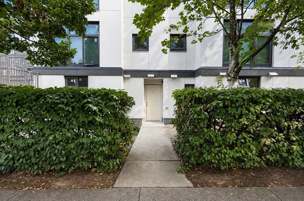 Condo for sale at 1 2528 E Broadway Vancouver British Columbia - MLS: R3159385