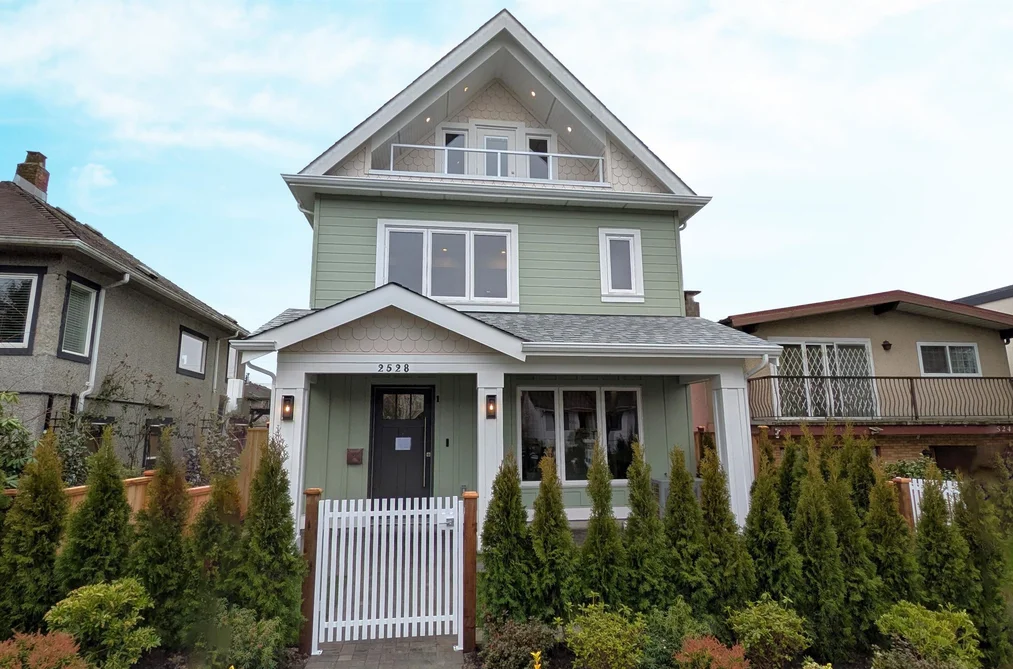 Half Duplex for sale at 1 2528 Turner Street Vancouver British Columbia - MLS: R3118535