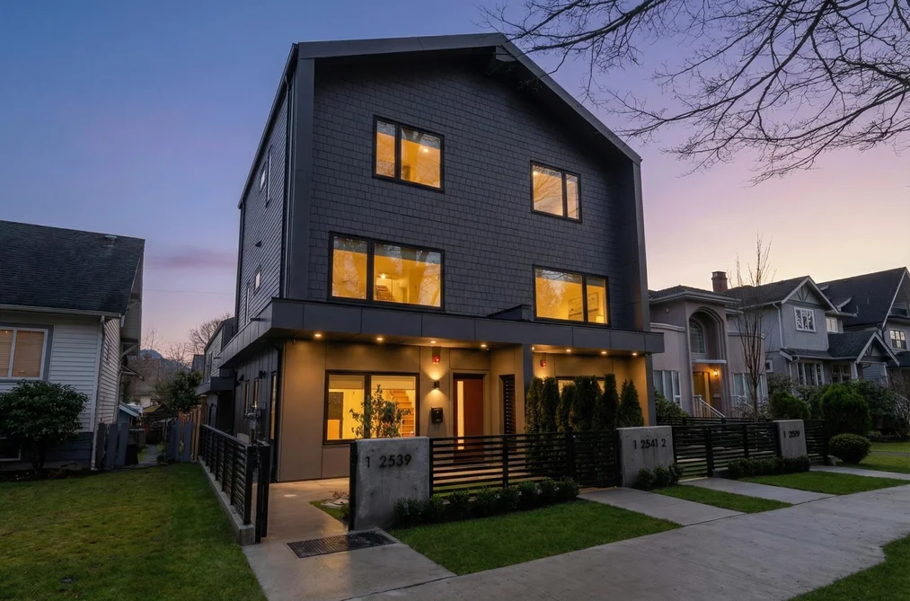 Townhouse for sale at 1 2539 Grant Street Vancouver British Columbia - MLS: R3100996