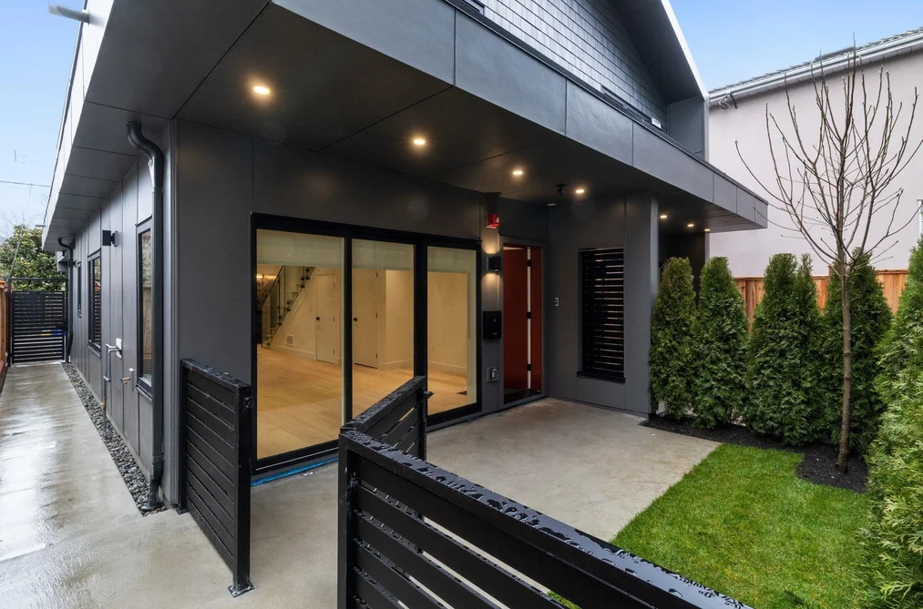 1 2539 GRANT STREET, Vancouver BC V5K 3G6, Vancouver BC — Residential for Sale - Photo 2