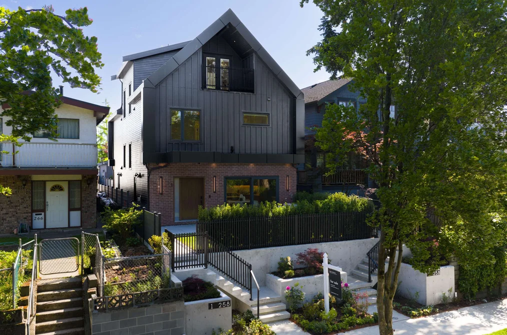 1 258 E 19 AVENUE, Vancouver BC V5V 1J2, Vancouver BC — Residential for Sale - Main Photo