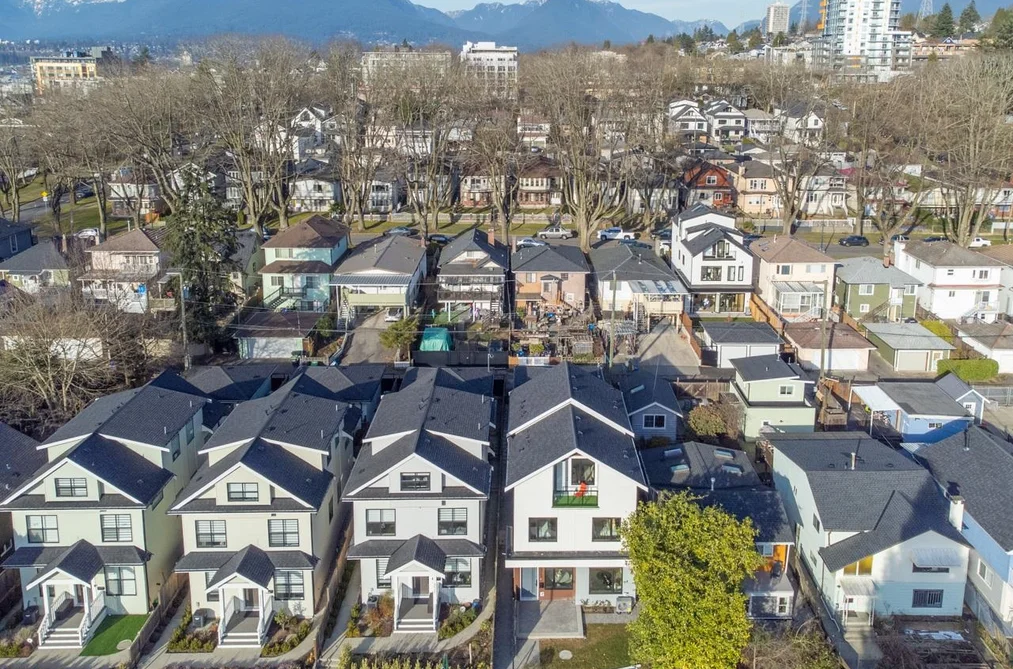 1 3547 E GEORGIA STREET, Vancouver BC V5K 2L9, Vancouver BC — Residential for Sale - Photo 3