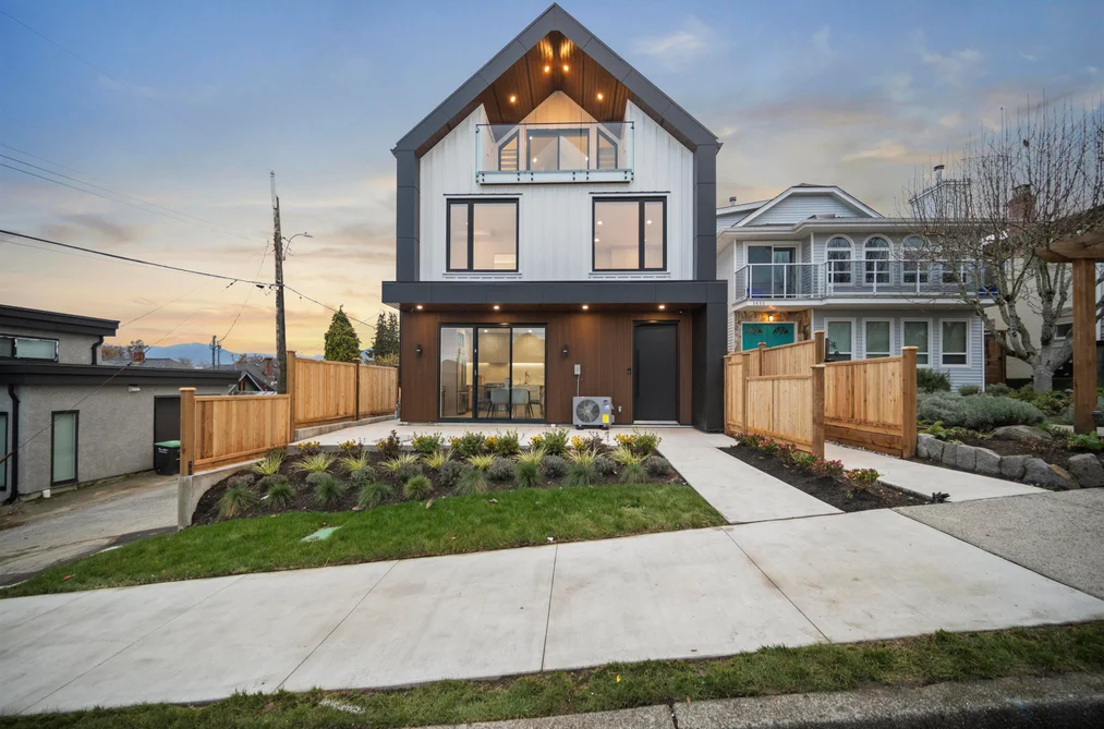 1 3623 TRIUMPH STREET, Vancouver BC V5K 1V4, Vancouver BC — Residential for Sale - Photo 2