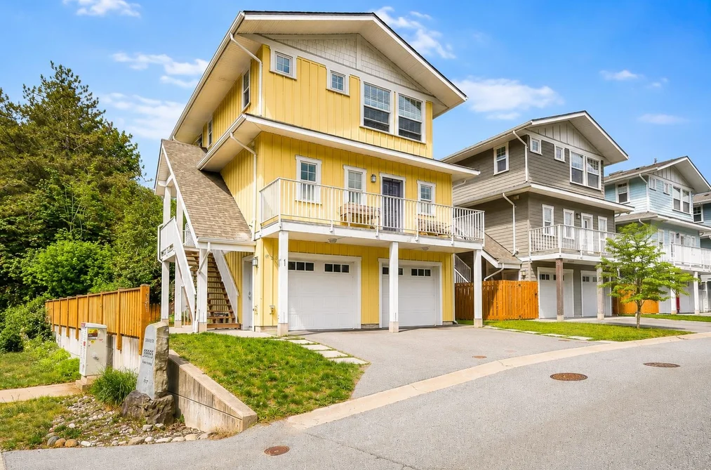 House for sale at 1 39885 Government Road Squamish British Columbia - MLS: R3124329