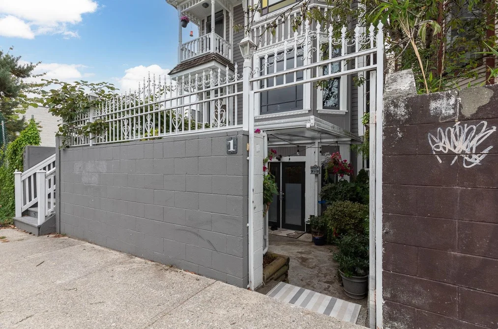1 451 E PENDER STREET, Vancouver BC V6A 1V2, Vancouver BC — Residential for Sale - Photo 2