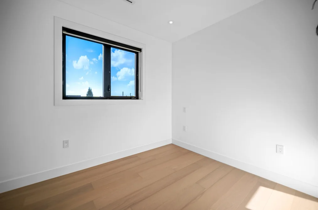 1-6879 Quebec Street, Vancouver, BC - Triplex for Sale - Photo 11 of 20 1-6879 Quebec Street, Vancouver, BC - Triplex for Sale - Photo 11 of 20