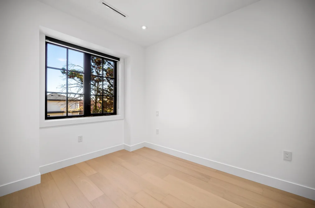 1-6879 Quebec Street, Vancouver, BC - Triplex for Sale - Photo 9 of 20 1-6879 Quebec Street, Vancouver, BC - Triplex for Sale - Photo 9 of 20