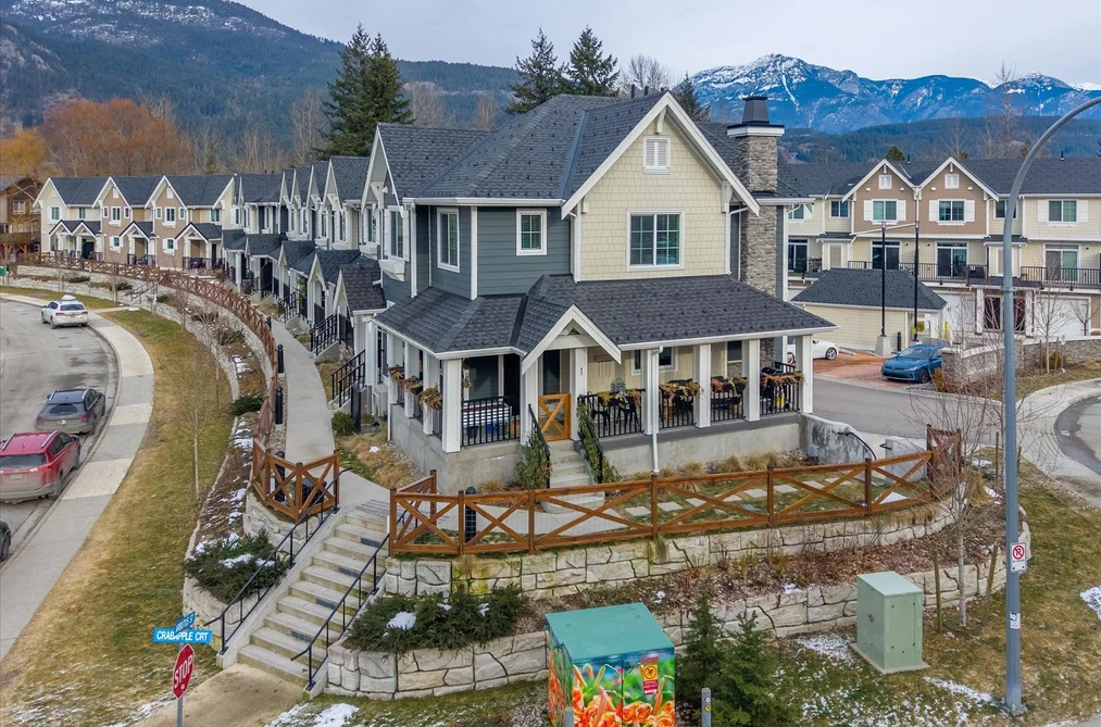 1 7360 CRABAPPLE COURT, Pemberton BC V0N 2L1, Pemberton BC — Residential for Sale - Photo 2