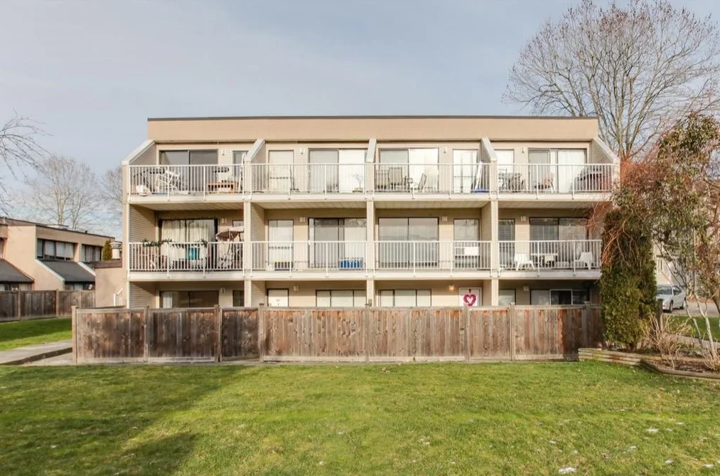 Condo for sale at 10 17700 60 Avenue Surrey British Columbia - MLS: R3094351