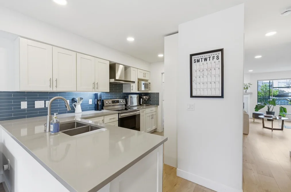 10 2118 EASTERN AVENUE, North Vancouver BC V7L 3G3, North Vancouver BC — Residential for Sale - Photo 2