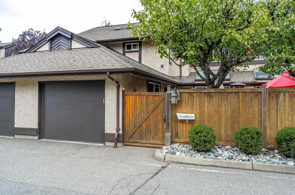 Townhouse for sale at 10 34755 Old Yale Road Abbotsford British Columbia - MLS: R3165117
