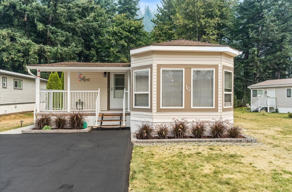 Manufactured Home for sale at 10 65367 Kawkawa Lake Road Hope British Columbia - MLS: R3155463