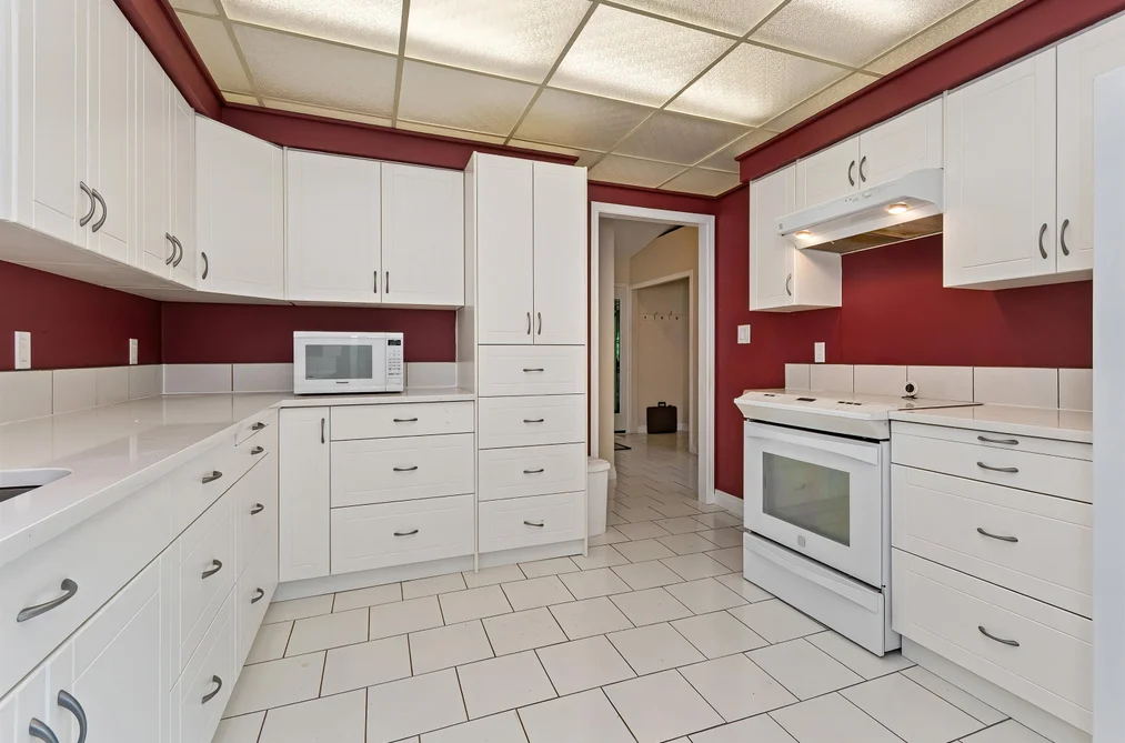 100 ROBERTSON CRESCENT, Hope BC V0X 1L4, Hope BC — Residential for Sale — Photo 11 of 40