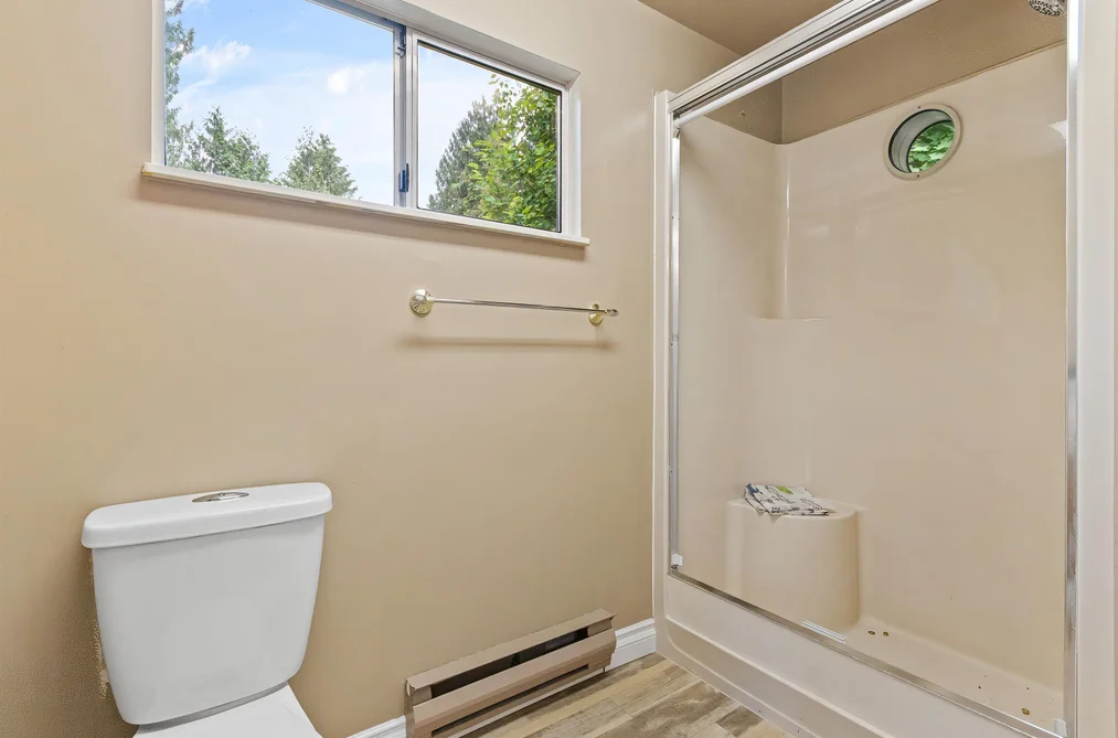 100 ROBERTSON CRESCENT, Hope BC V0X 1L4, Hope BC — Residential for Sale — Photo 24 of 40