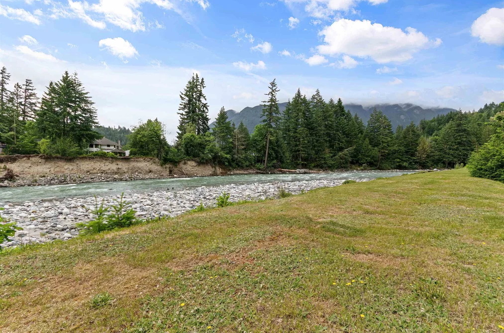 100 ROBERTSON CRESCENT, Hope BC V0X 1L4, Hope BC — Residential for Sale — Photo 28 of 40