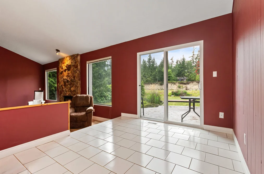 100 ROBERTSON CRESCENT, Hope BC V0X 1L4, Hope BC — Residential for Sale — Photo 5 of 40