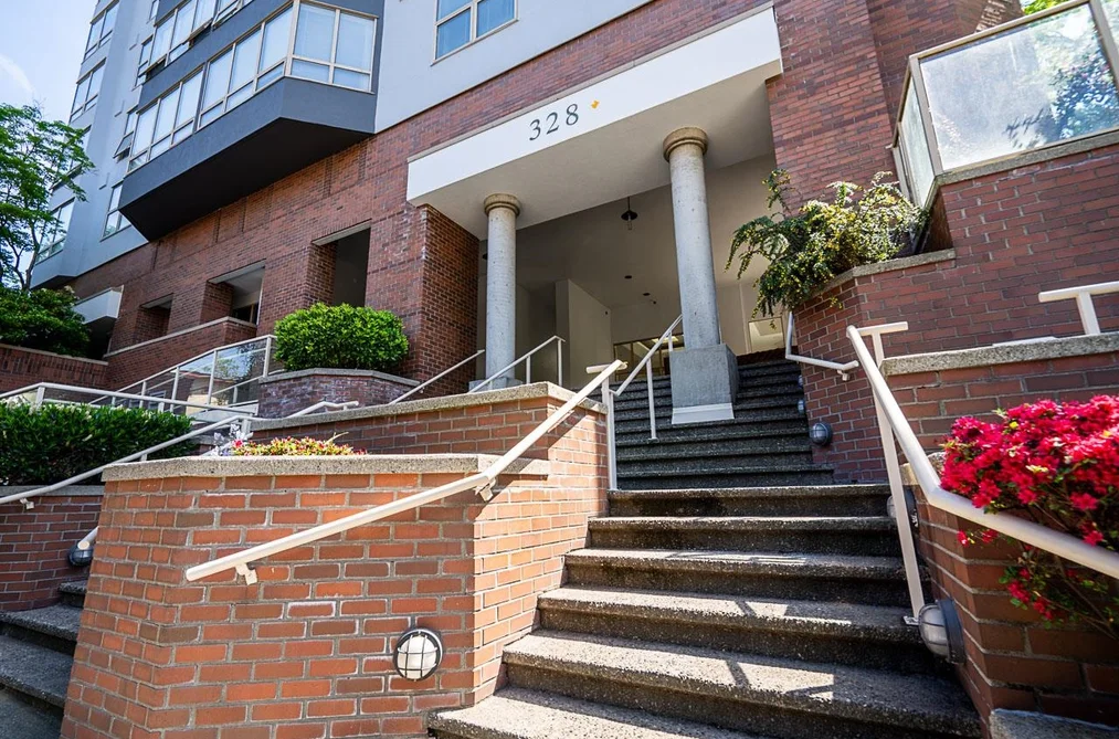 1000 328 CLARKSON STREET, New Westminster BC V3L 5S3, New Westminster BC — Residential for Sale - Photo 2