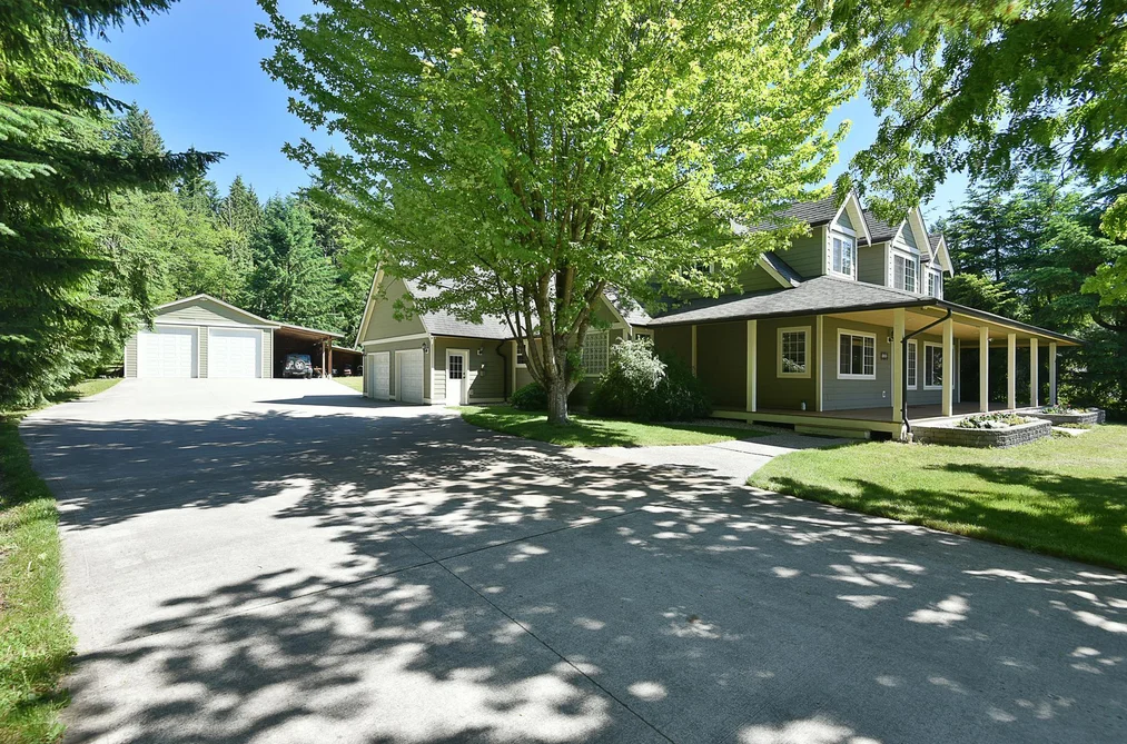 House for sale at 1000 Cemetery Road Gibsons British Columbia - MLS: R3160312