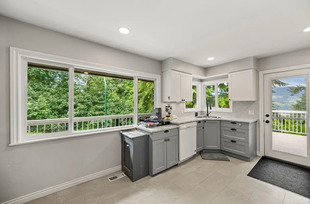 1001 GATENSBURY STREET STREET, Coquitlam, BC — Residential for Sale — Photo 5 of 40