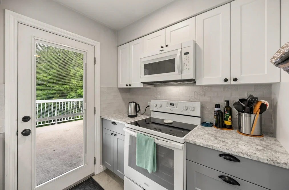 1001 GATENSBURY STREET STREET, Coquitlam, BC — Residential for Sale — Photo 6 of 40