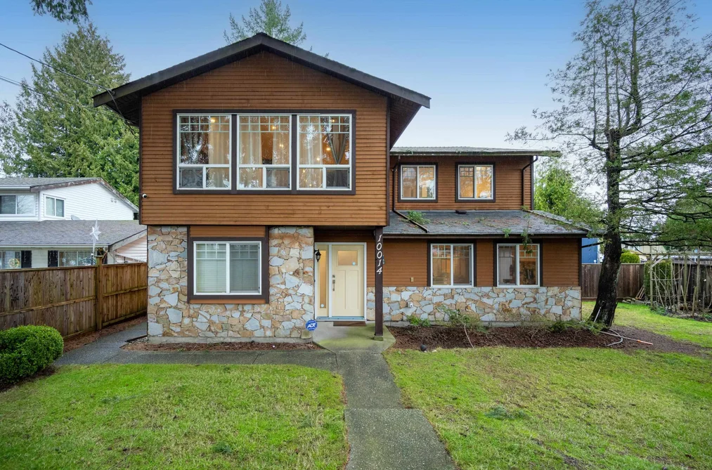 House for sale at 10014 156 Street Surrey British Columbia - MLS: R3089872