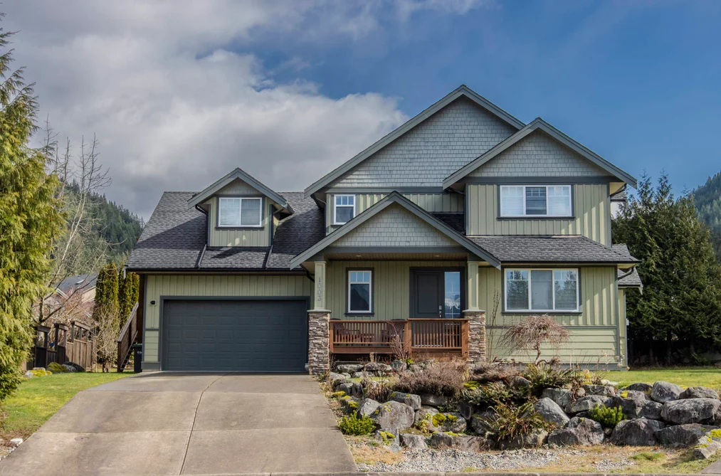 1003 ASH PLACE, Squamish BC V8B 0W2, Squamish BC — Residential for Sale - Photo 2