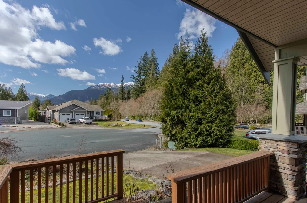 1003 ASH PLACE, Squamish BC V8B 0W2, Squamish BC — Residential for Sale - Photo 3