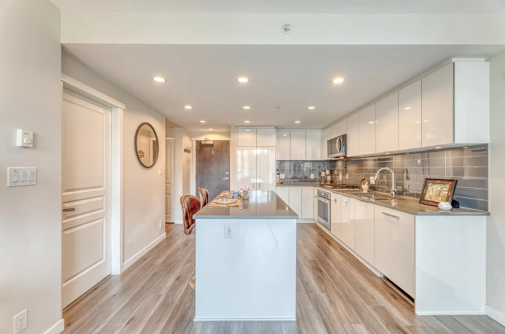 1004 3100 WINDSOR GATE, Coquitlam BC V3B 0P3, Coquitlam BC — Residential for Sale - Photo 4