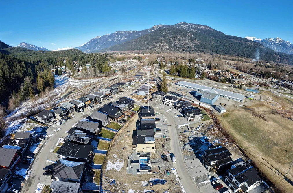 1004 PHARE CRESCENT, Pemberton BC V0N 0A7, Pemberton BC — Residential for Sale - Photo 4