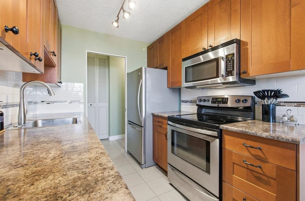 1005 4160 SARDIS STREET, Burnaby, BC — Residential for Sale — Photo 4 of 26