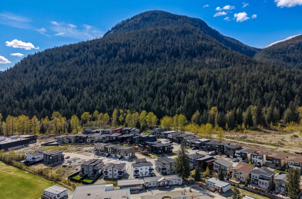 House for sale at 1005 Phare Crescent Pemberton British Columbia - MLS: R3114883