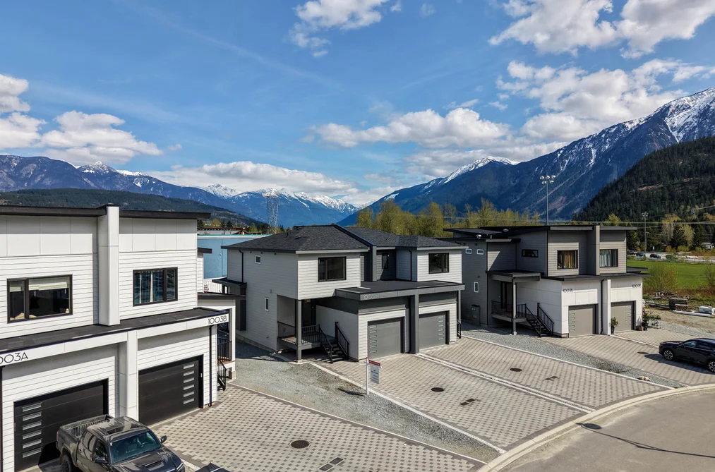 1005 PHARE CRESCENT, Pemberton BC V0N 2L1, Pemberton BC — Residential for Sale - Photo 3