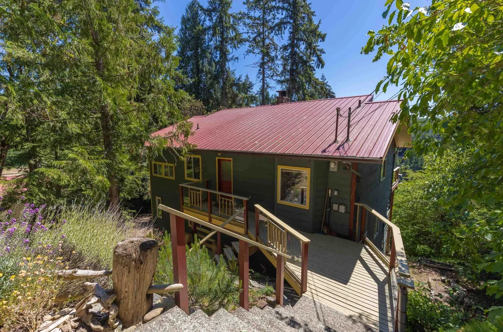 House for sale at 10085 Buccaneer Road Halfmoon Bay British Columbia - MLS: R3132476