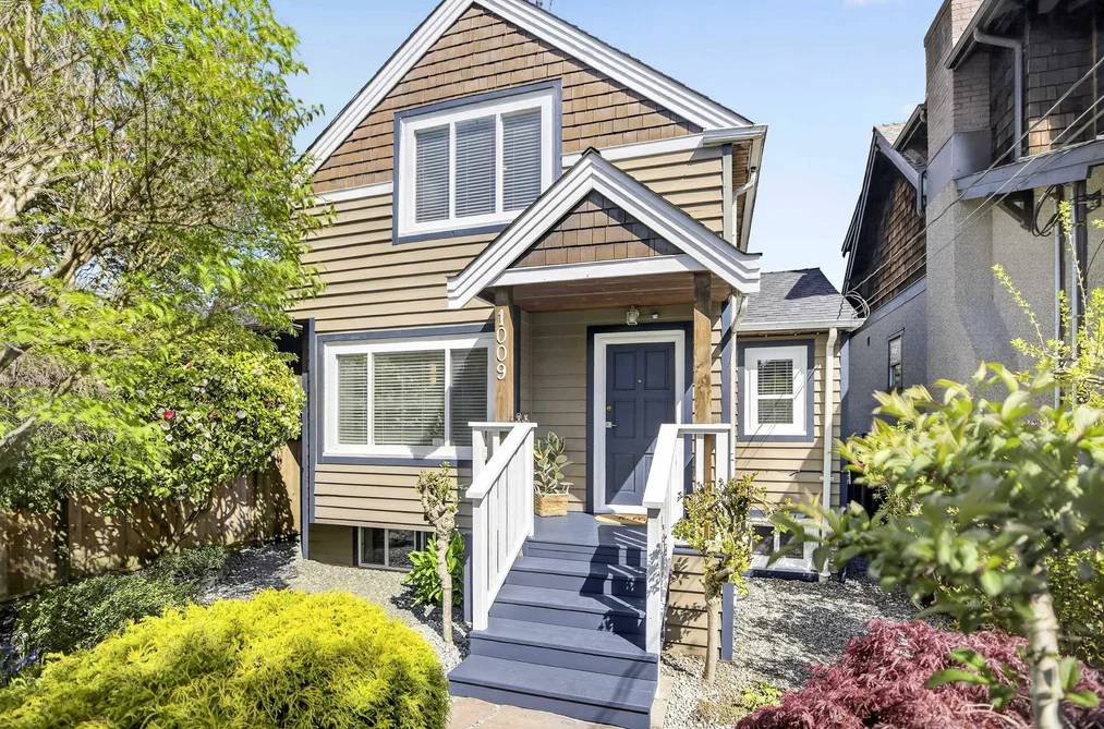 House for sale at 1009 E 14th Avenue Vancouver British Columbia - MLS: R3117429