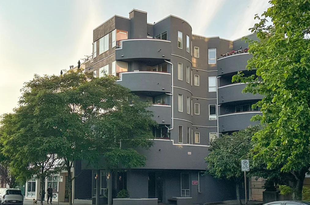Condo for sale at 101 120 E 2nd Street North Vancouver British Columbia - MLS: R3103839