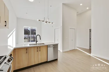14858 60 Ave Unit 101, Surrey, BC - MLS: R3172667